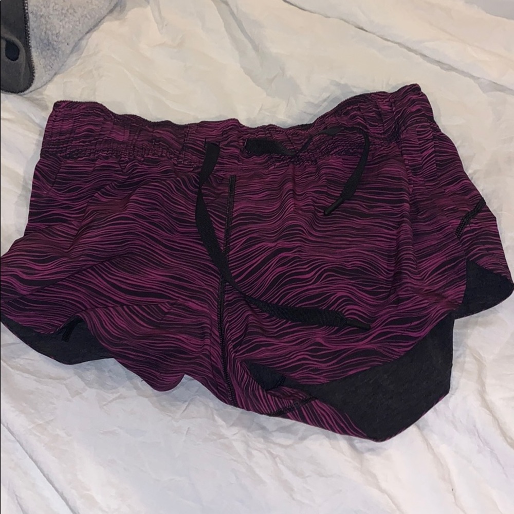 LULULEMON REVERSIBLE SHORTS! Size 6!